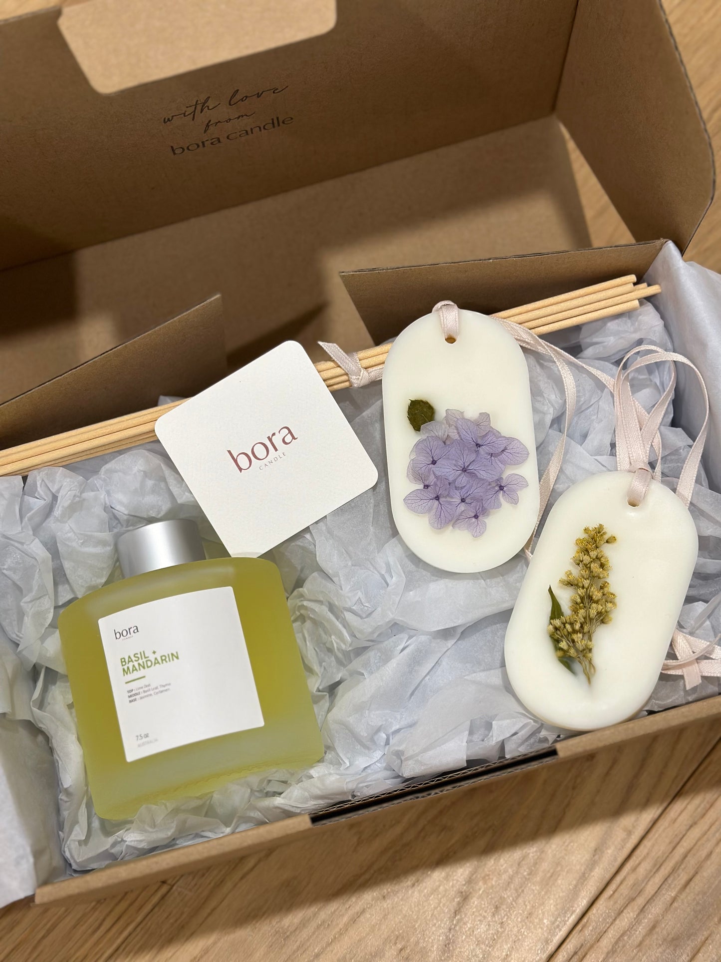 Tablet Diffuser Gift Set - Diffuser + Two of Wax Tablet Diffuser – Bora Candle