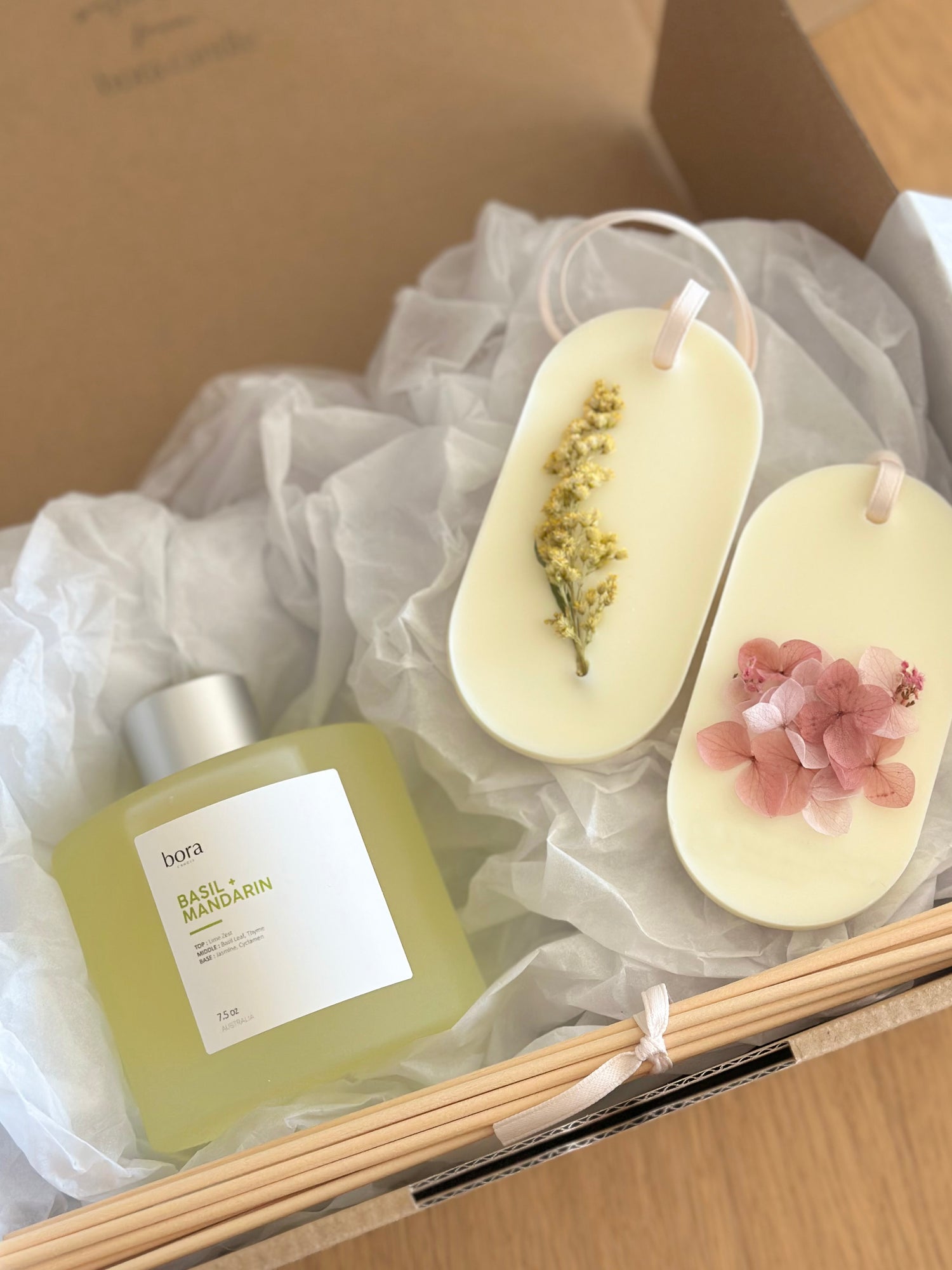 Tablet Diffuser Gift Set - Diffuser + Two of Wax Tablet Diffuser – Bora Candle